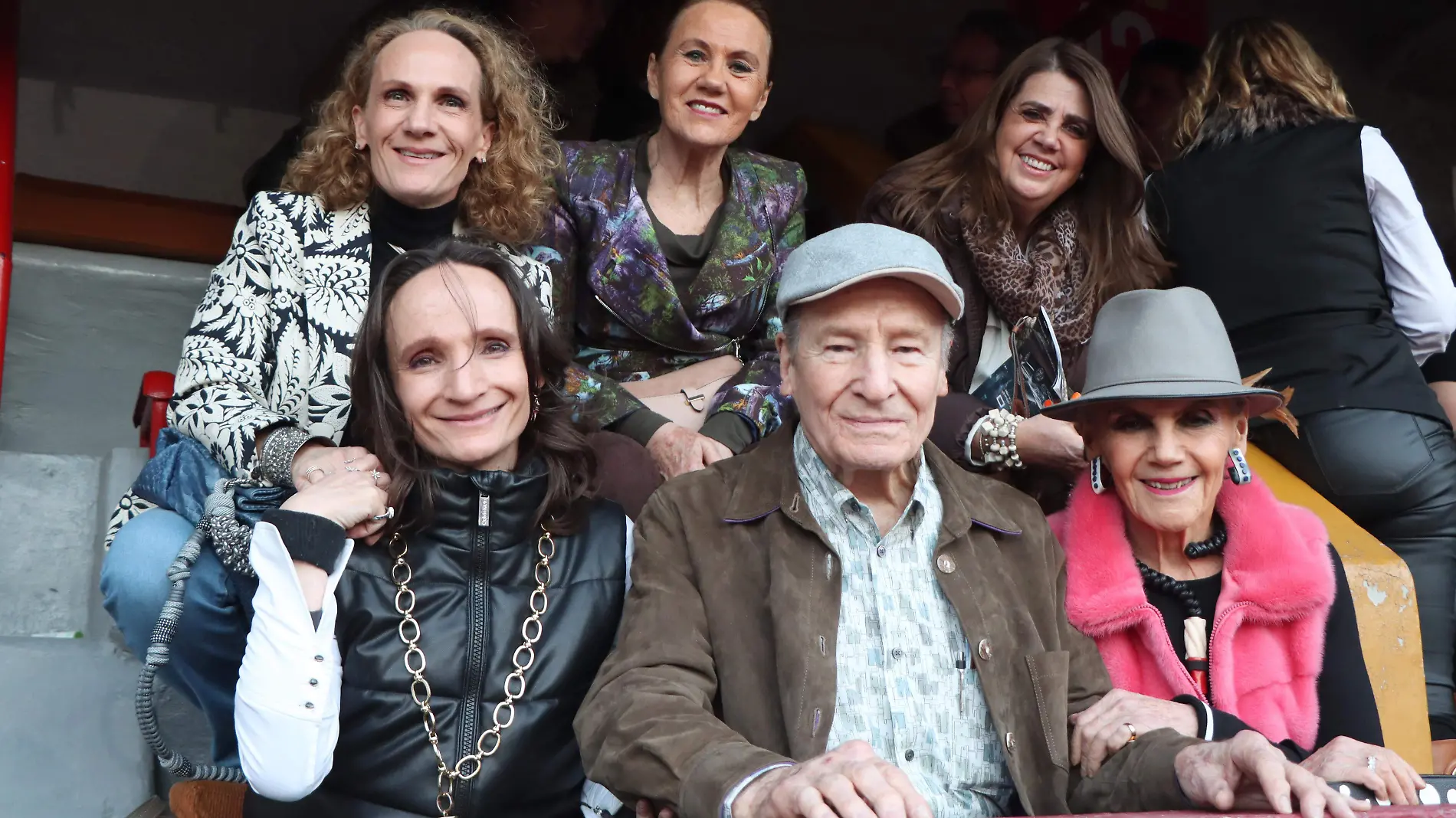 RAMONA COSIO, ANA IRIONDO, ROCIO MINGUET, SOFIA COSIO, ANTONIO COSIO Y MONCHITA COSIO